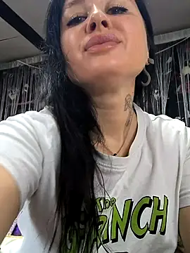 KikiXRed online show from April 22, 5:14 am