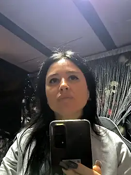 KikiXRed online show from November 18, 6:00 pm