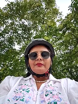 Snapshot of bellapaty chatting on July 10, 4:18 pm bellapaty online show from July 10, 4:18 pm