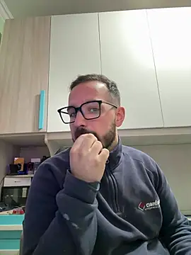 Snapshot of michele1500 chatting on December 16, 4:33 pm michele1500 online show from December 16, 4:33 pm