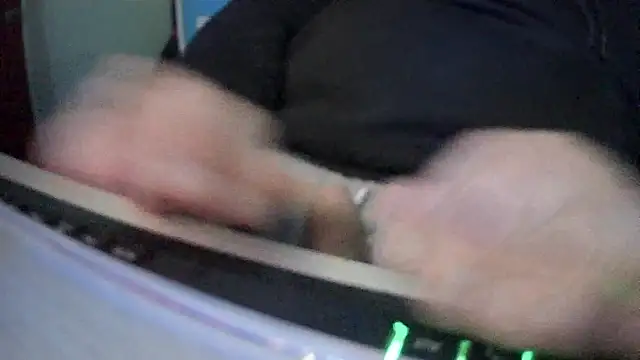 Snapshot of michele1500 chatting on November 16, 7:18 pm michele1500 online show from November 16, 7:18 pm