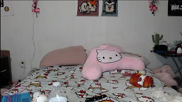 Snapshot of Cupcakecutie449 chatting on April 19, 5:08 am Cupcakecutie449 online show from April 19, 5:08 am