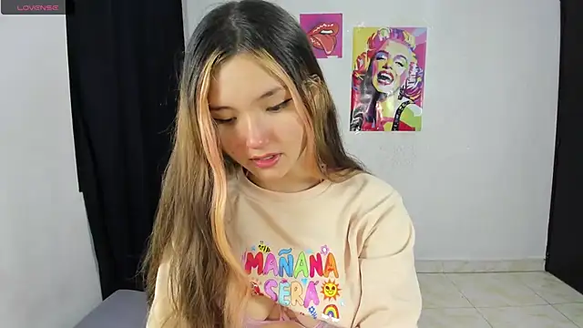 Alice bloom  online show from November 14, 2:04 am