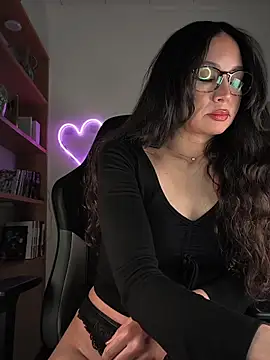Naughty-Jessie online show from May 18, 9:19 pm