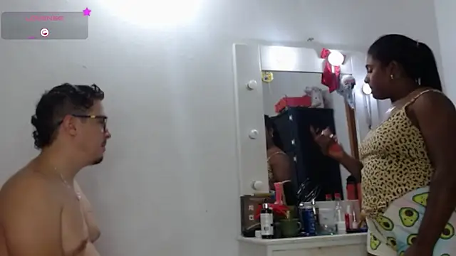 Snapshot of interracia1xx chatting on February 27, 6:13 am interracia1xx online show from February 27, 6:13 am