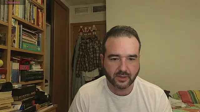 Snapshot of curiosillo83 chatting on October 6, 4:19 pm curiosillo83 online show from October 6, 4:19 pm