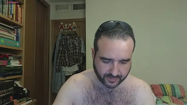 Snapshot of curiosillo83 chatting on October 7, 2:29 pm curiosillo83 online show from October 7, 2:29 pm