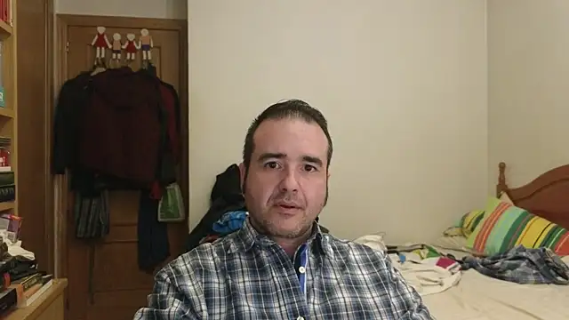 curiosillo83 online show from April 22, 7:53 pm
