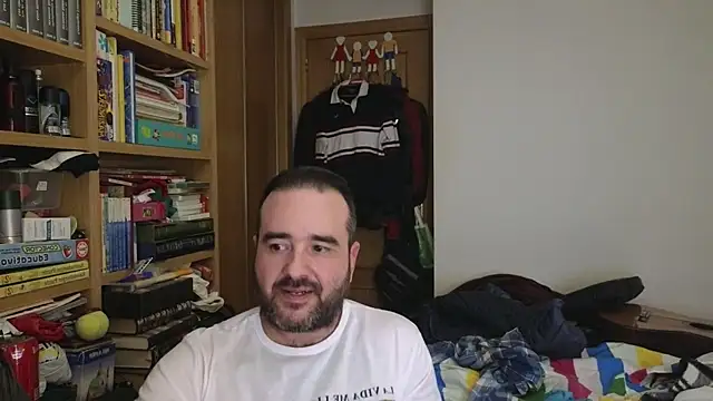 curiosillo83 online show from April 4, 8:43 am