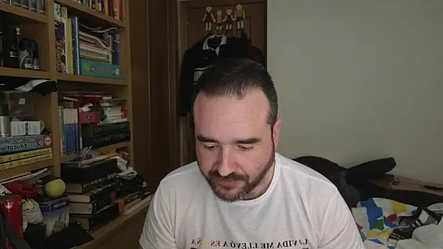 curiosillo83 online show from April 3, 8:37 pm