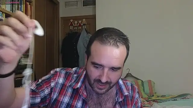 Snapshot of curiosillo83 chatting on September 13, 4:29 pm curiosillo83 online show from September 13, 4:29 pm