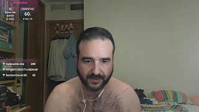 Snapshot of curiosillo83 chatting on October 15, 2:32 am curiosillo83 online show from October 15, 2:32 am