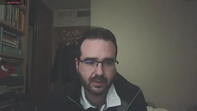 Snapshot of curiosillo83 chatting on March 12, 3:18 pm curiosillo83 online show from March 12, 3:18 pm