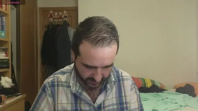 Snapshot of curiosillo83 chatting on September 21, 3:39 pm curiosillo83 online show from September 21, 3:39 pm