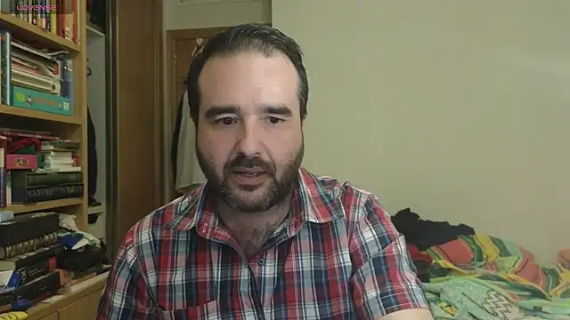 Snapshot of curiosillo83 chatting on October 1, 2:21 pm curiosillo83 online show from October 1, 2:21 pm