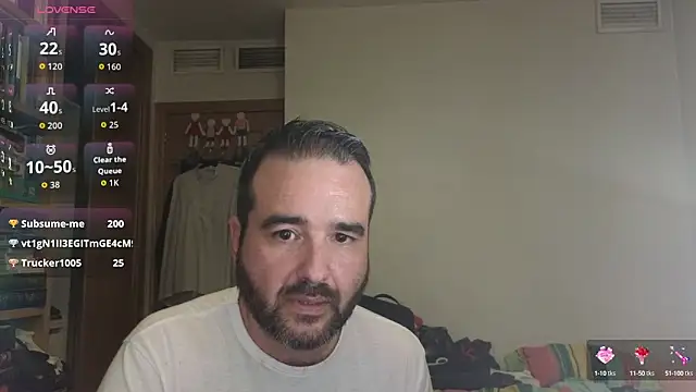 Snapshot of curiosillo83 chatting on October 12, 4:14 am curiosillo83 online show from October 12, 4:14 am