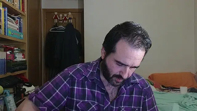 Snapshot of curiosillo83 chatting on July 15, 4:47 pm curiosillo83 online show from July 15, 4:47 pm