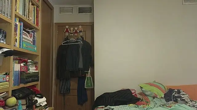 Snapshot of curiosillo83 chatting on July 8, 2:24 am curiosillo83 online show from July 8, 2:24 am