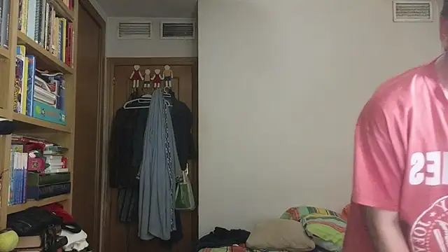 Snapshot of curiosillo83 chatting on June 25, 12:52 am curiosillo83 online show from June 25, 12:52 am