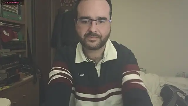 Snapshot of curiosillo83 chatting on March 12, 9:24 pm curiosillo83 online show from March 12, 9:24 pm