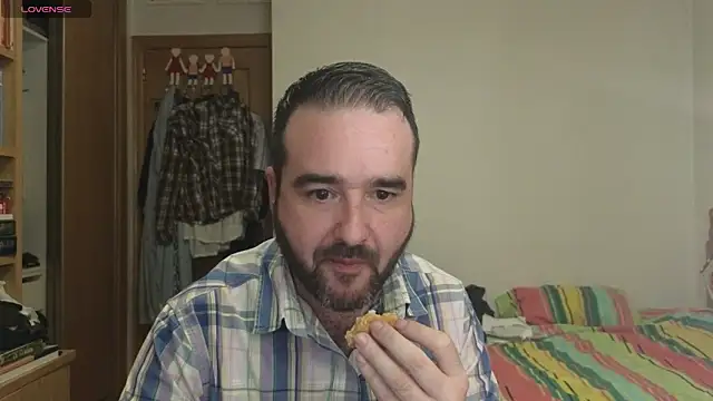 Snapshot of curiosillo83 chatting on October 8, 9:59 pm curiosillo83 online show from October 8, 9:59 pm