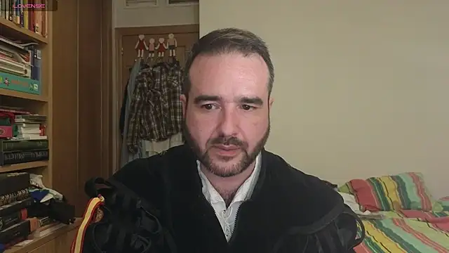 Snapshot of curiosillo83 chatting on October 4, 11:39 pm curiosillo83 online show from October 4, 11:39 pm