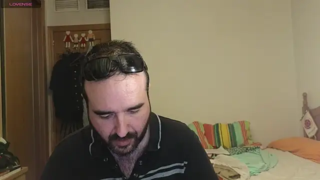 Snapshot of curiosillo83 chatting on September 8, 2:16 pm curiosillo83 online show from September 8, 2:16 pm