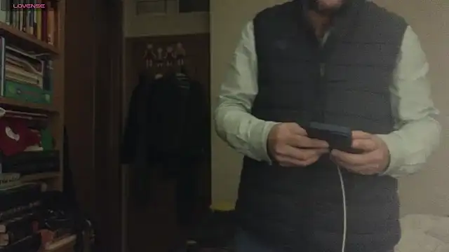 Snapshot of curiosillo83 chatting on March 11, 7:25 pm curiosillo83 online show from March 11, 7:25 pm