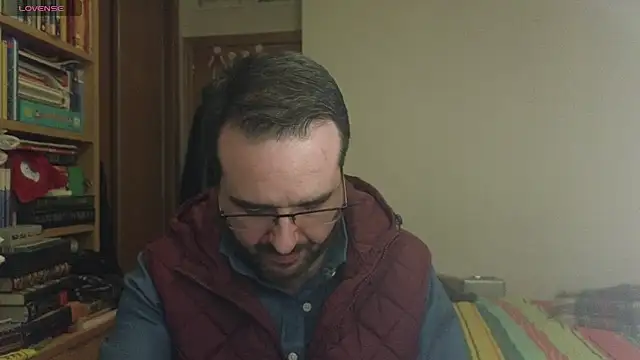 Snapshot of curiosillo83 chatting on March 13, 3:17 pm curiosillo83 online show from March 13, 3:17 pm