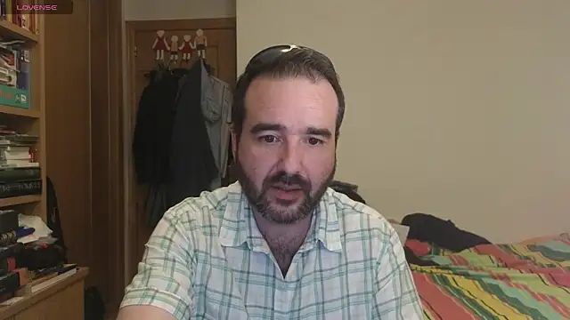 Snapshot of curiosillo83 chatting on September 22, 5:19 pm curiosillo83 online show from September 22, 5:19 pm