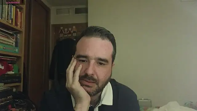 Snapshot of curiosillo83 chatting on March 14, 8:06 pm curiosillo83 online show from March 14, 8:06 pm