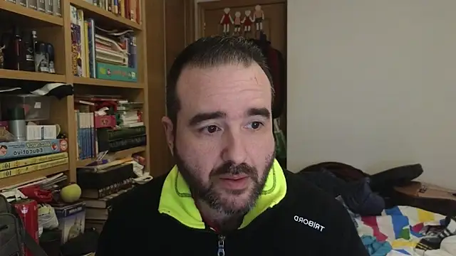 curiosillo83 online show from April 3, 8:32 am