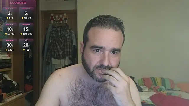 Snapshot of curiosillo83 chatting on October 9, 1:44 pm curiosillo83 online show from October 9, 1:44 pm