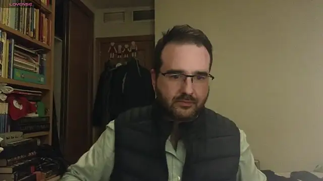 Snapshot of curiosillo83 chatting on March 10, 10:24 pm curiosillo83 online show from March 10, 10:24 pm
