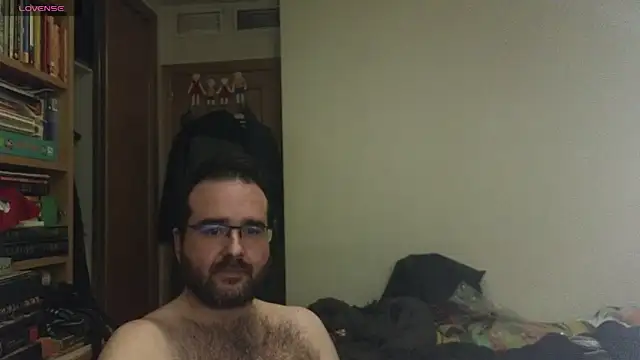 Snapshot of curiosillo83 chatting on March 18, 8:26 pm curiosillo83 online show from March 18, 8:26 pm