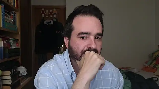 Snapshot of curiosillo83 chatting on June 10, 1:45 pm curiosillo83 online show from June 10, 1:45 pm