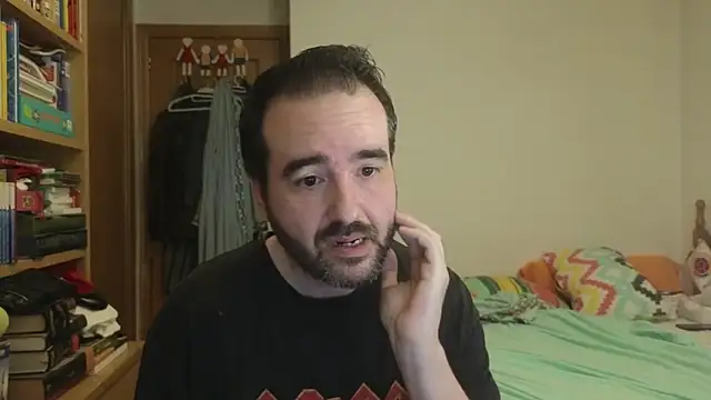 Snapshot of curiosillo83 chatting on June 30, 7:52 am curiosillo83 online show from June 30, 7:52 am