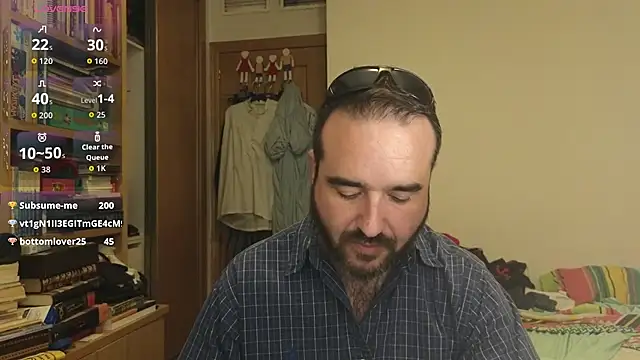 Snapshot of curiosillo83 chatting on October 14, 2:28 pm curiosillo83 online show from October 14, 2:28 pm
