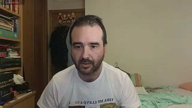 Snapshot of curiosillo83 chatting on September 14, 3:12 pm curiosillo83 online show from September 14, 3:12 pm