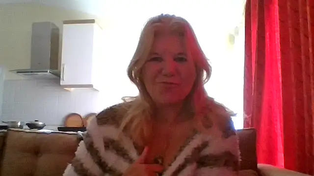 Snapshot of TrustfulVampire1 chatting on February 26, 6:02 am TrustfulVampire1 online show from February 26, 6:02 am