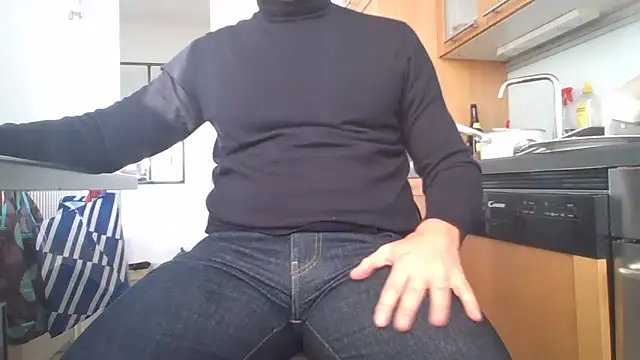 Snapshot of jouet75 chatting on January 6, 12:42 pm jouet75 online show from January 6, 12:42 pm