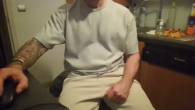 Snapshot of jouet75 chatting on March 3, 8:38 pm jouet75 online show from March 3, 8:38 pm