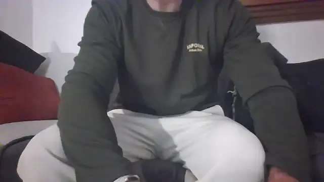 Snapshot of jouet75 chatting on February 3, 8:47 pm jouet75 online show from February 3, 8:47 pm