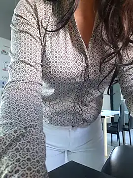 Snapshot of luxxe25 chatting on November 26, 8:36 am luxxe25 online show from November 26, 8:36 am