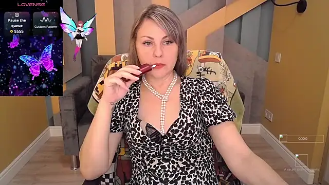 Snapshot of Candy_Long chatting on October 20, 5:31 am Candy Long online show from October 20, 5:31 am