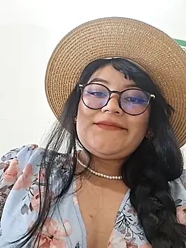 Snapshot of Sakura_0505 chatting on December 17, 8:58 pm Sakura 0505 online show from December 17, 8:58 pm