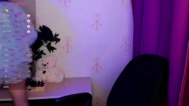 KindHazelHere  online show from February 13, 10:21 pm