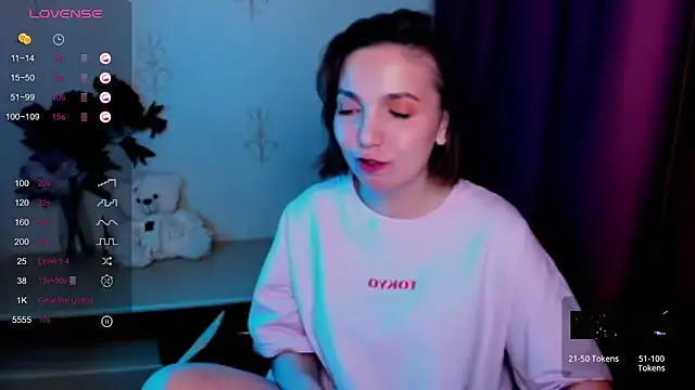 KindHazelHere  online show from November 19, 10:10 pm