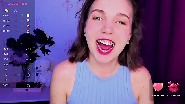 KindHazelHere  online show from February 19, 8:17 pm