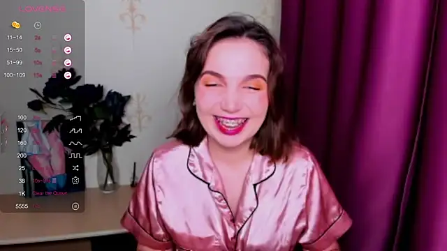 KindHazelHere  online show from September 12, 5:24 pm